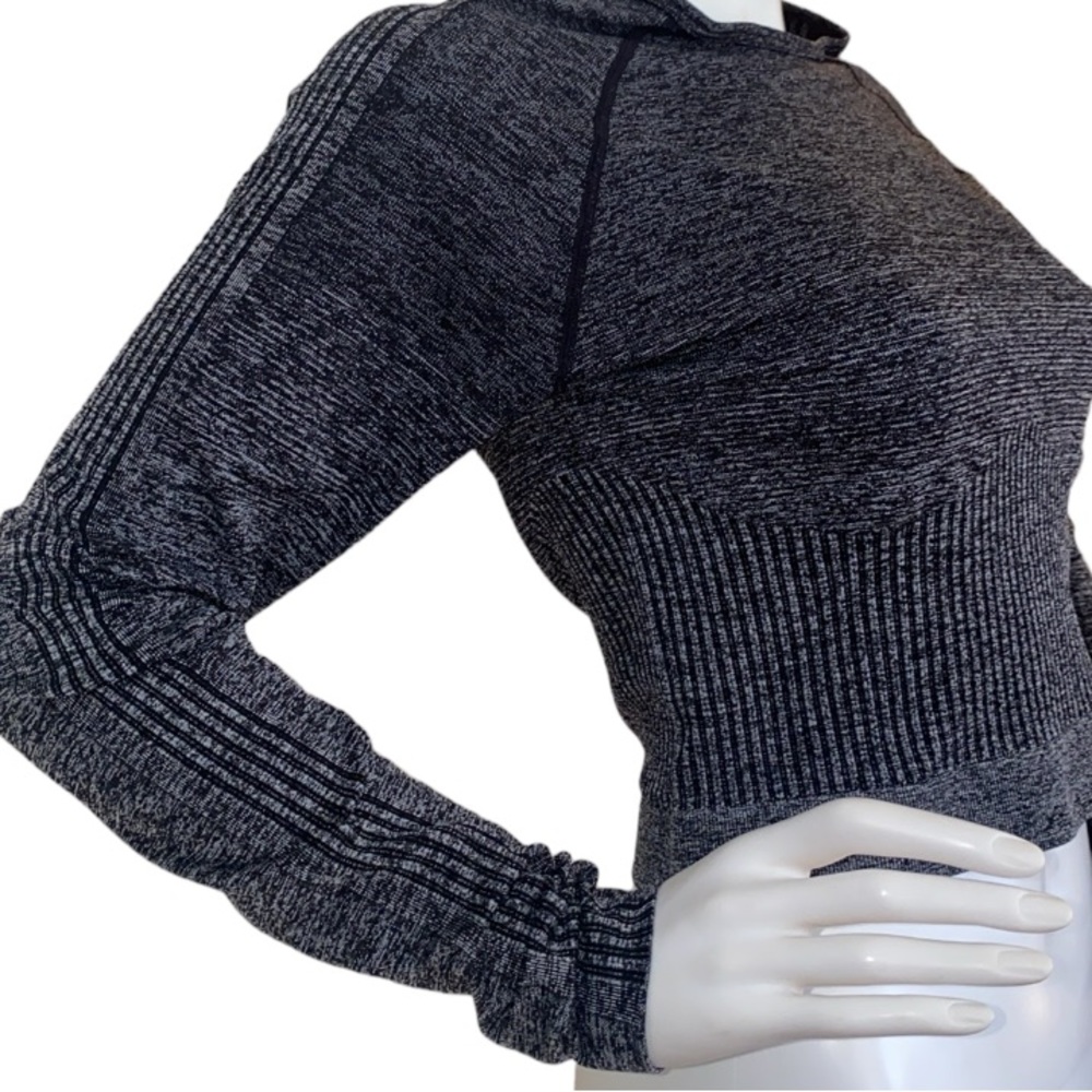 Fabletics Crop Top Stretchy / Med. - Picture 9 of 16